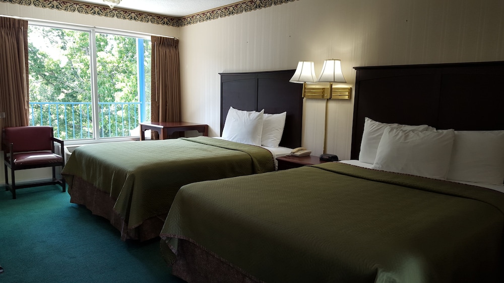 Deluxe Room, 2 Queen Beds photo 2