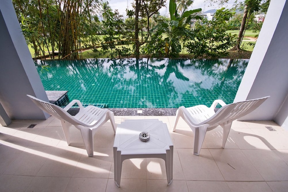 Deluxe Room, Pool Access photo 2