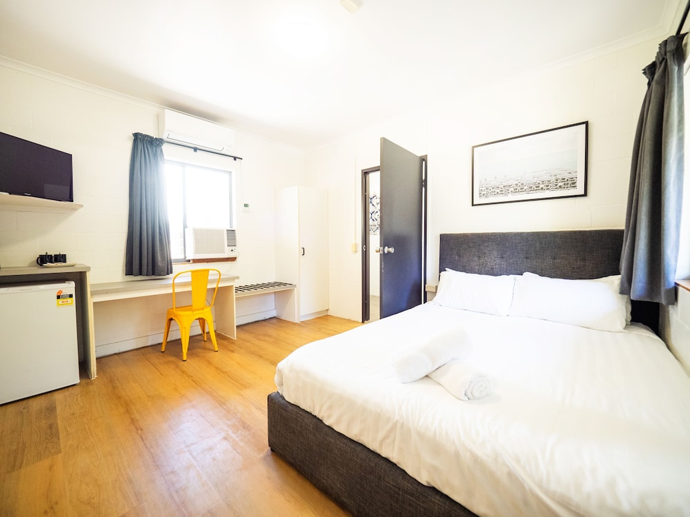 Queen Room with Ensuite photo 1