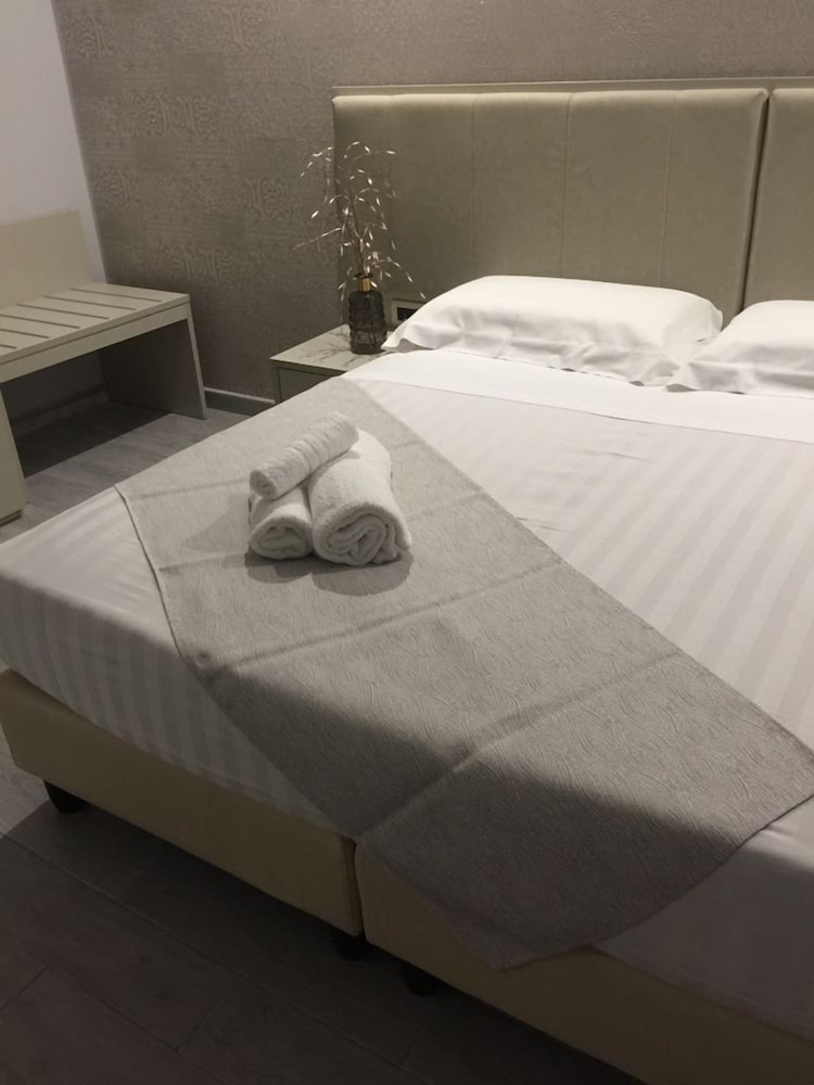 Standard Double Room - Photo 4