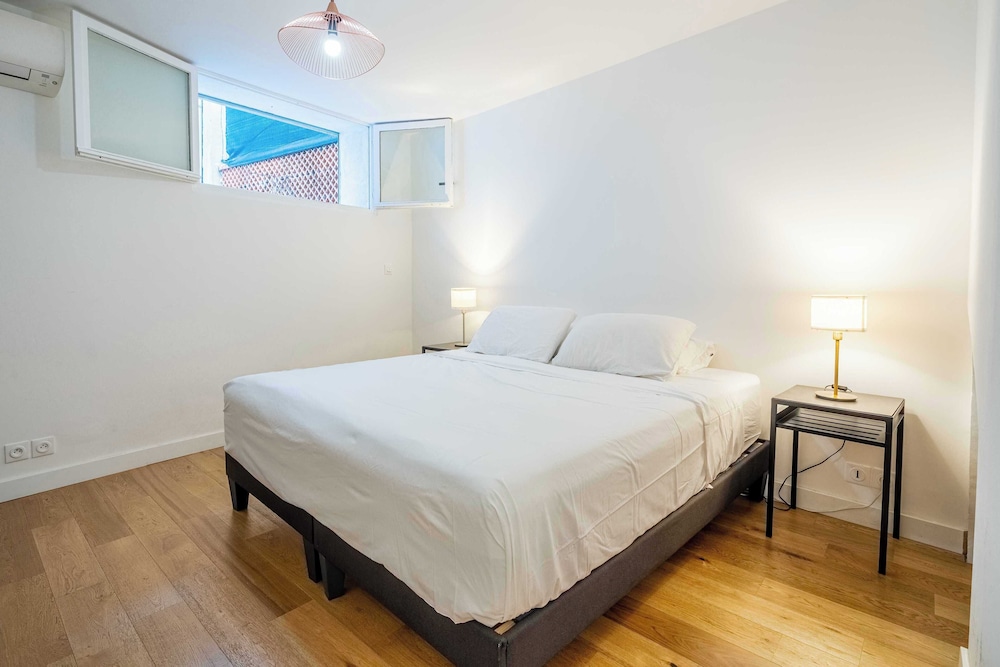 Comfort Apartment, City View