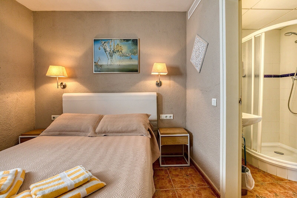 Double or Twin Room, Ensuite photo 2