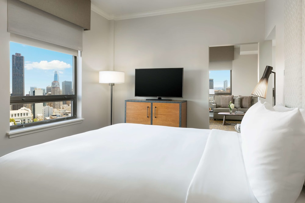 Suite (Parlor) thumbnail 6
