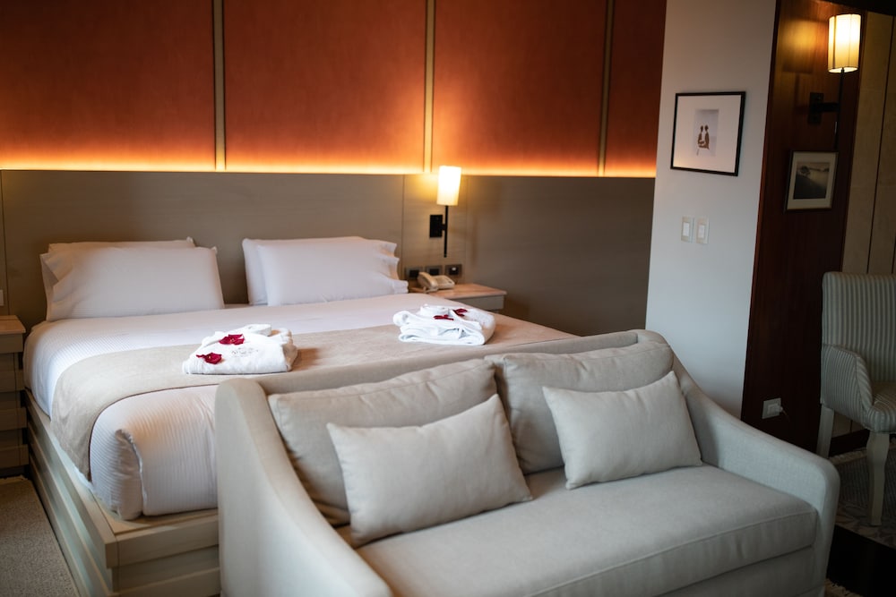 Exclusive Suite, 1 King Bed with Sofa bed, Kitchen, Executive Level photo 2