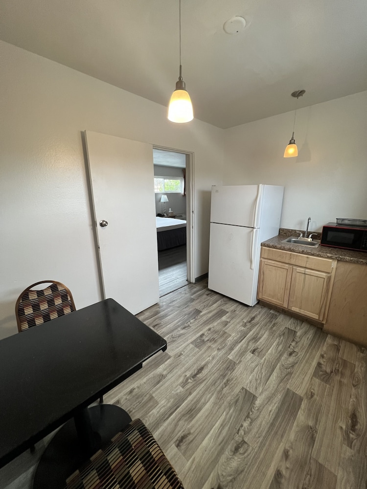 Premium Studio Suite, 1 King Bed photo 3