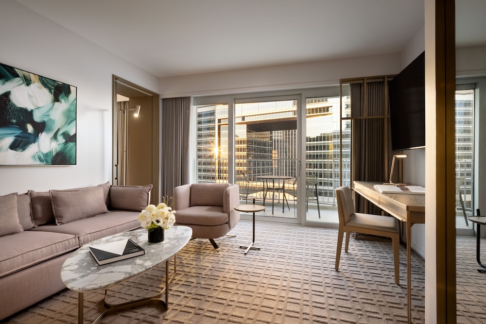 Fairmont Gold, Signature Corner Suite, 1 Bedroom, 1 King Bed (Hearing & Mobility Accessible)