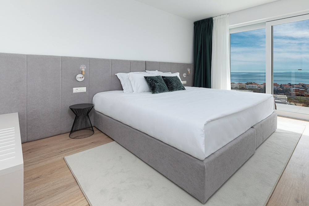 Deluxe Room, 1 Bedroom, Non Smoking - Photo 2