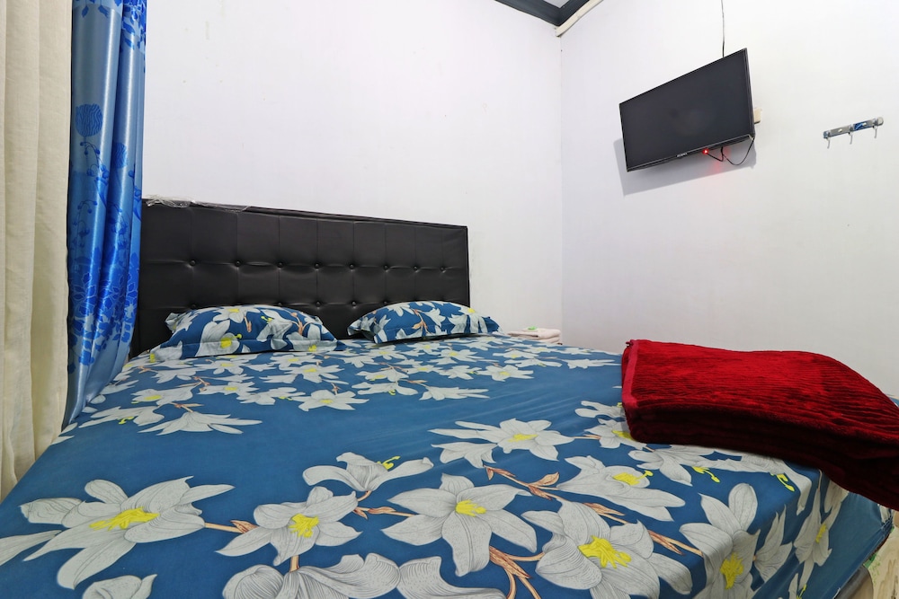 Economy Room With AC - Photo 5