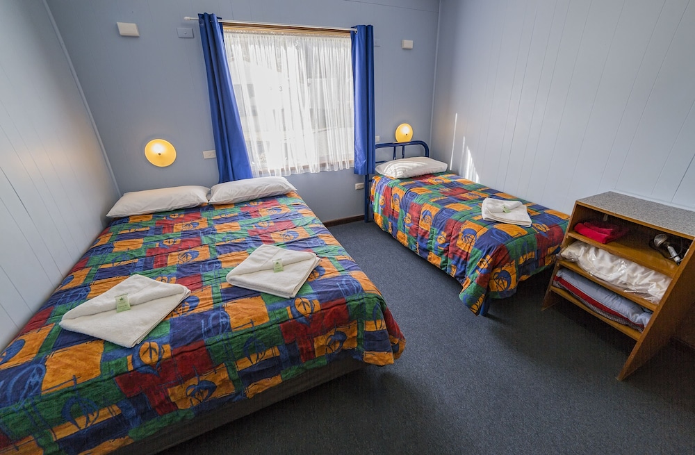 Senior Chalet, 2 Bedrooms, Accessible, Partial Sea View photo 2