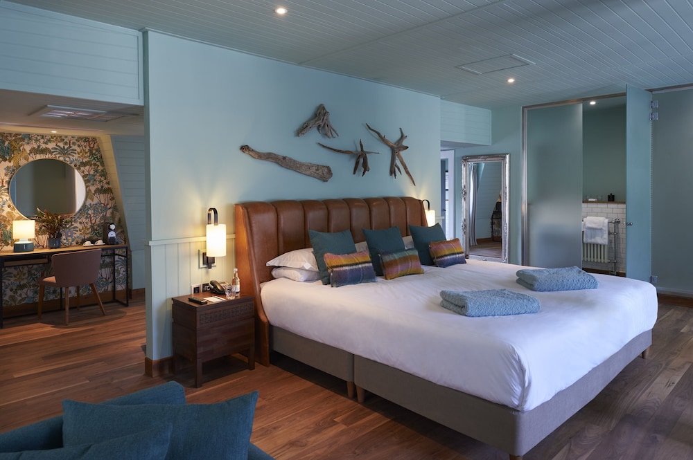 Signature Suite - Photo 1