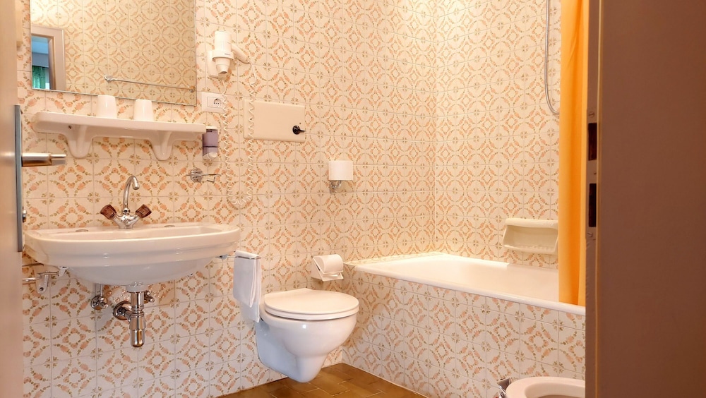 Double Room - Photo 6