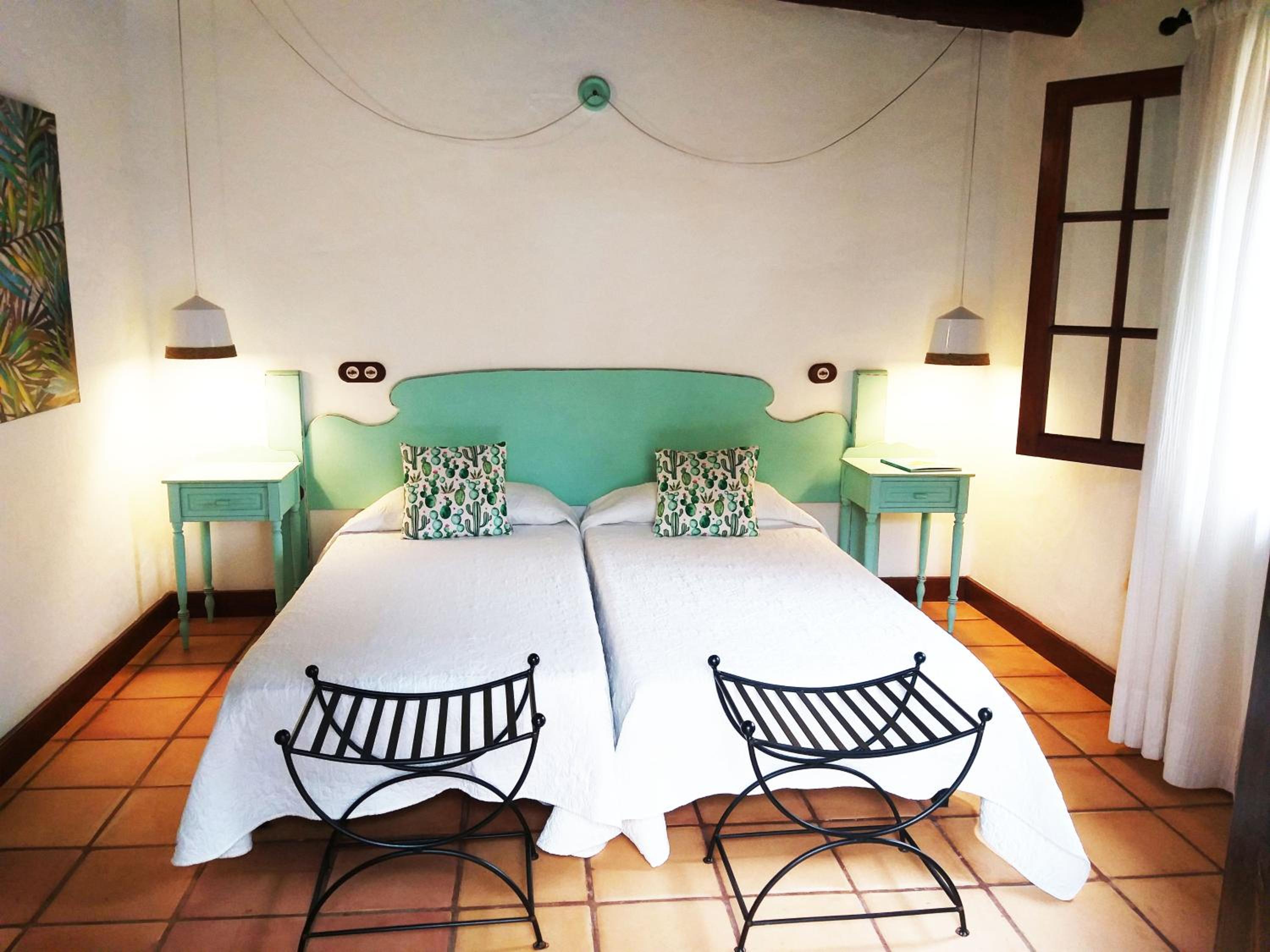 Twin Room with Bathroom 1