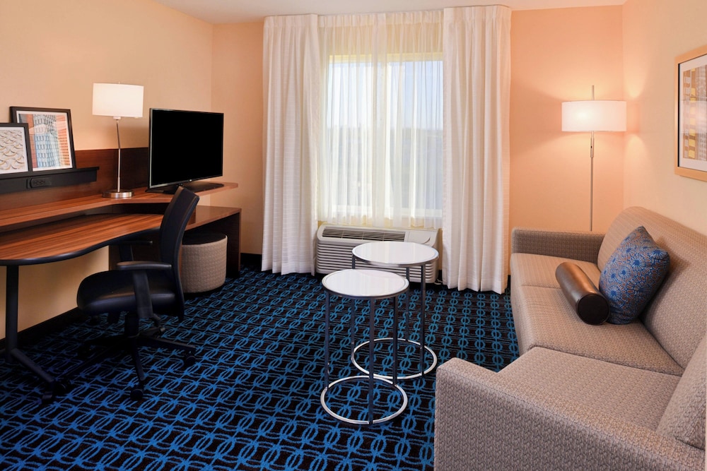 Suite, 1 King Bed (Mobility Accessible, Tub) photo 3