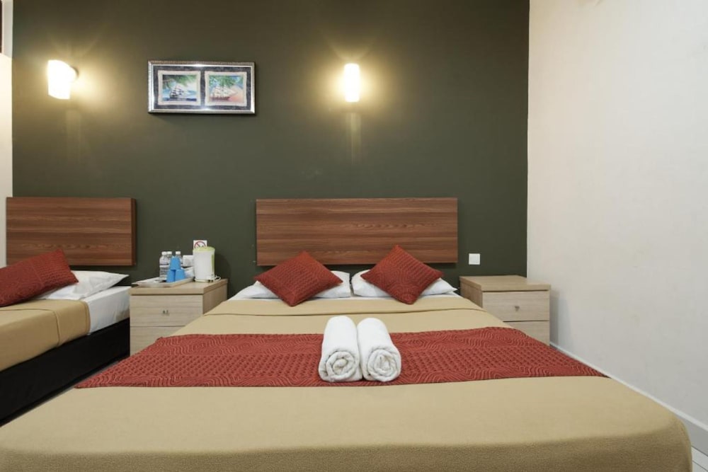 Family Deluxe Room, No Window photo 2