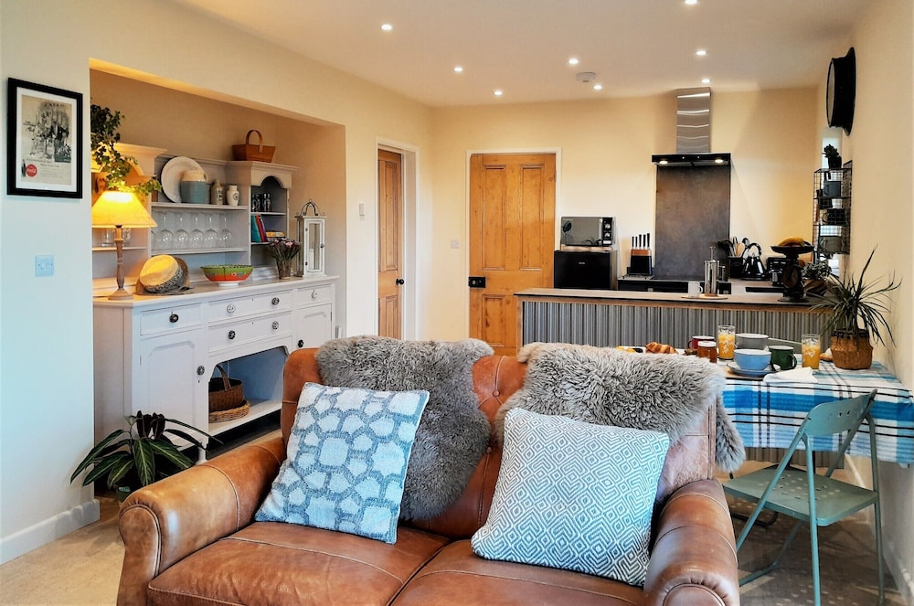 Luxury Cabin, Ensuite (Lew Valley Lodge) photo 1