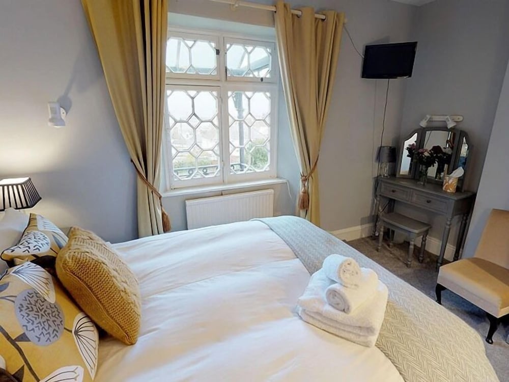 Luxury Double Room, Ensuite, Sea View (Midships King) photo 1