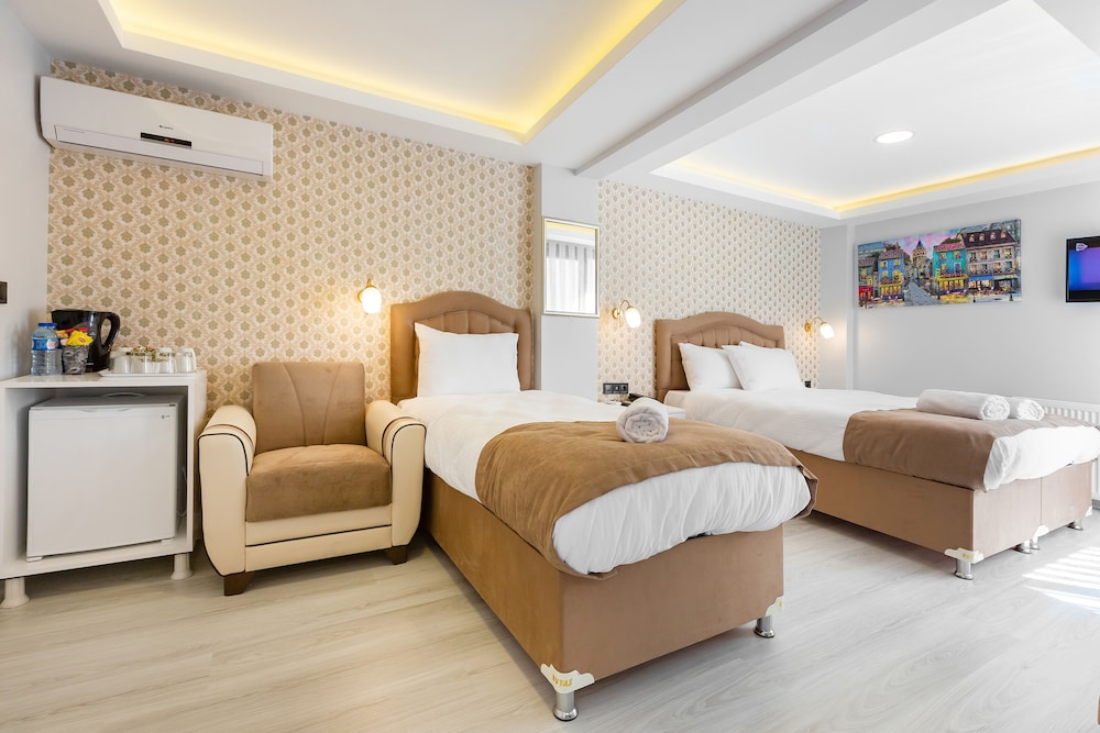 Junior Studio Suite, Multiple Beds, Non Smoking, Sea View photo 2