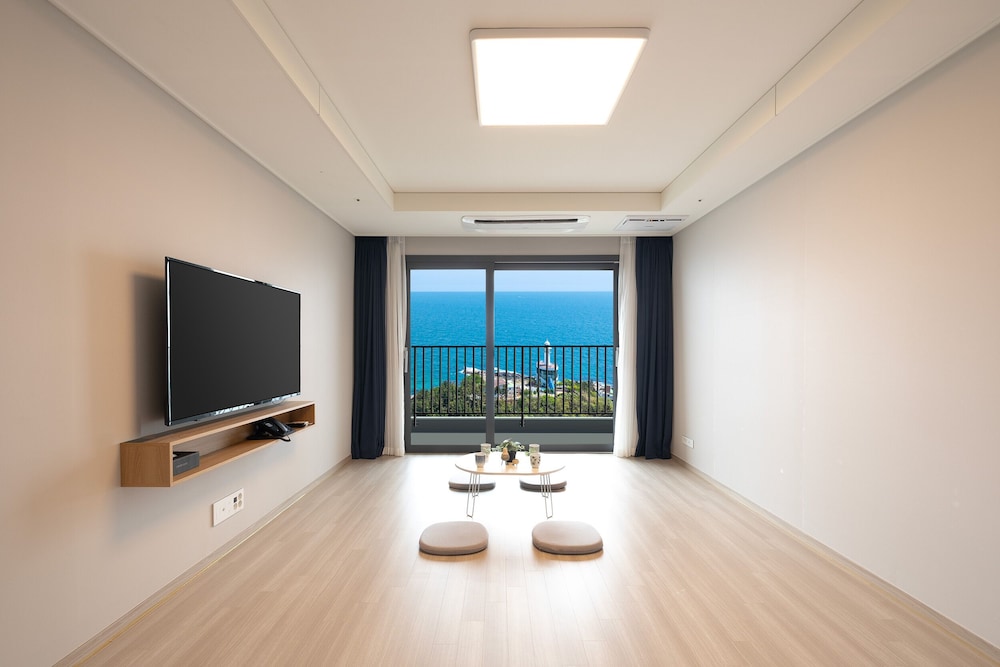 Panorama Ocean View Deluxe Ondol - Photo 6