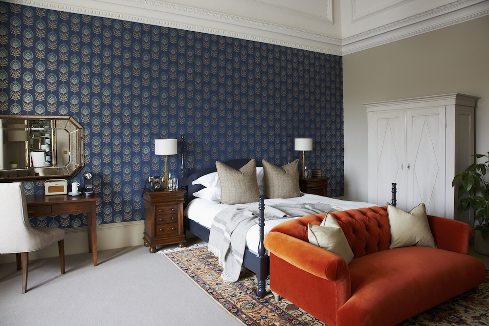 The Roseate Suite (located at 4 West Coates)