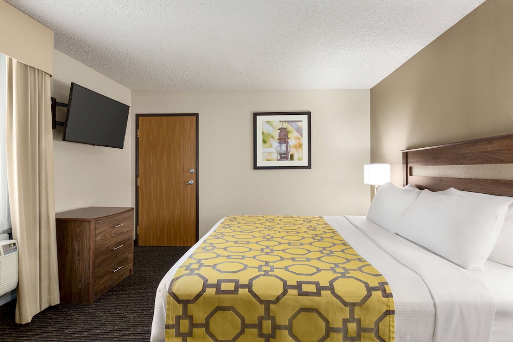 Studio Suite, 1 King Bed, Non Smoking - Photo 2