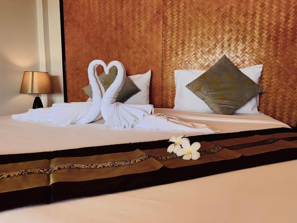 Deluxe Beachfront - Photo 1