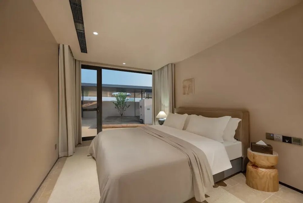 Traditional Studio Suite, Courtyard View photo 3