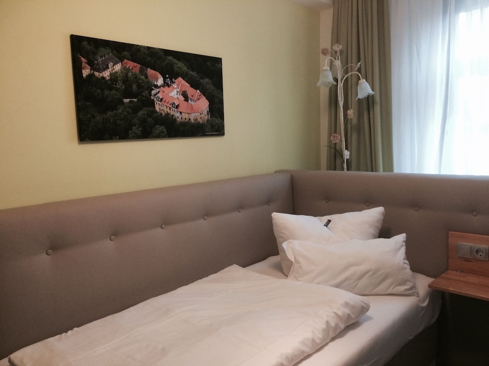 Single Room photo 2