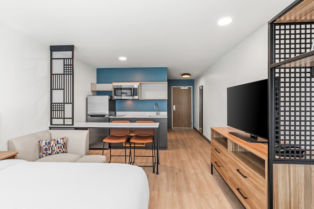 Studio, 1 Queen Bed (Hearing Accessible)
