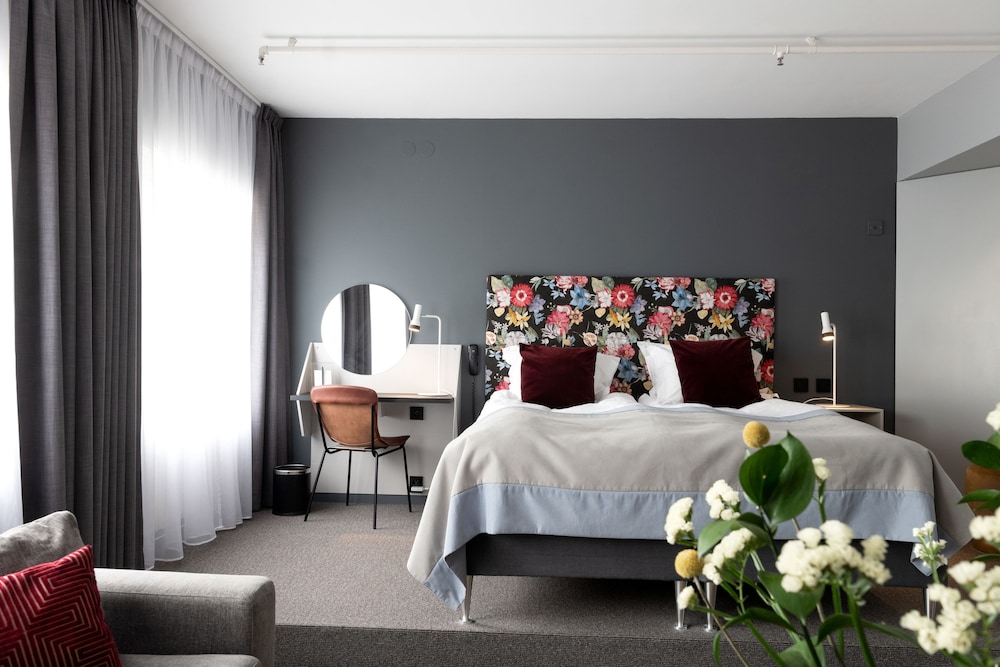Deluxe Room - Photo 5