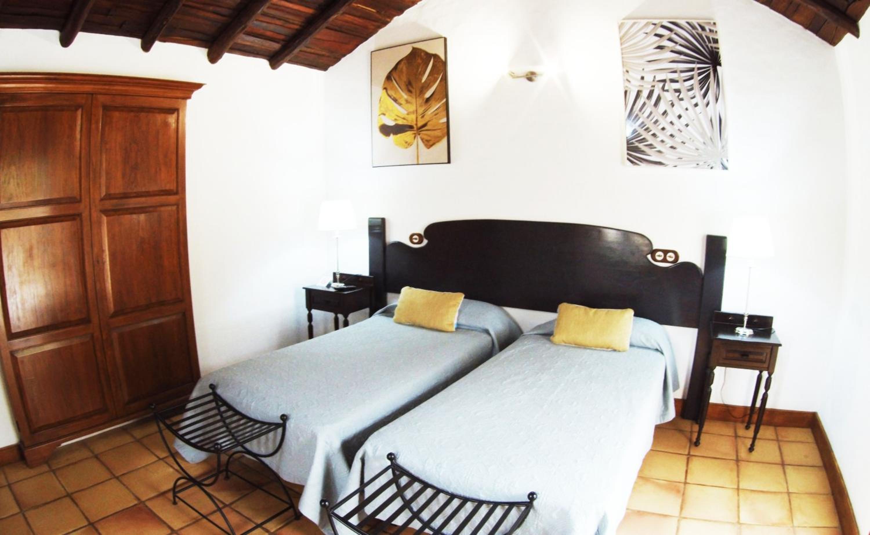 Twin Room with Bathroom 2