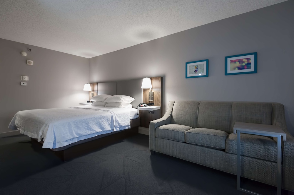 Room, 1 King Bed, Corner - Photo 1