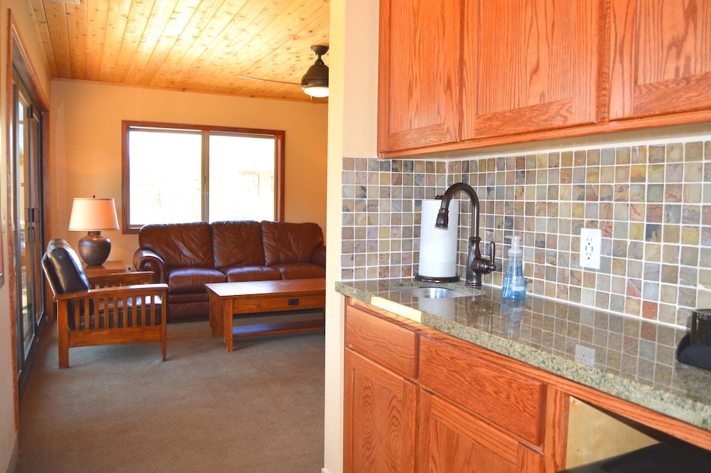Premium Suite, 2 Bedrooms, Balcony, Lakeside photo 3