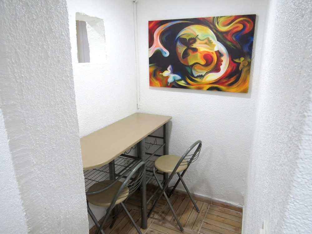 Economy Apartment (Basement) photo 2