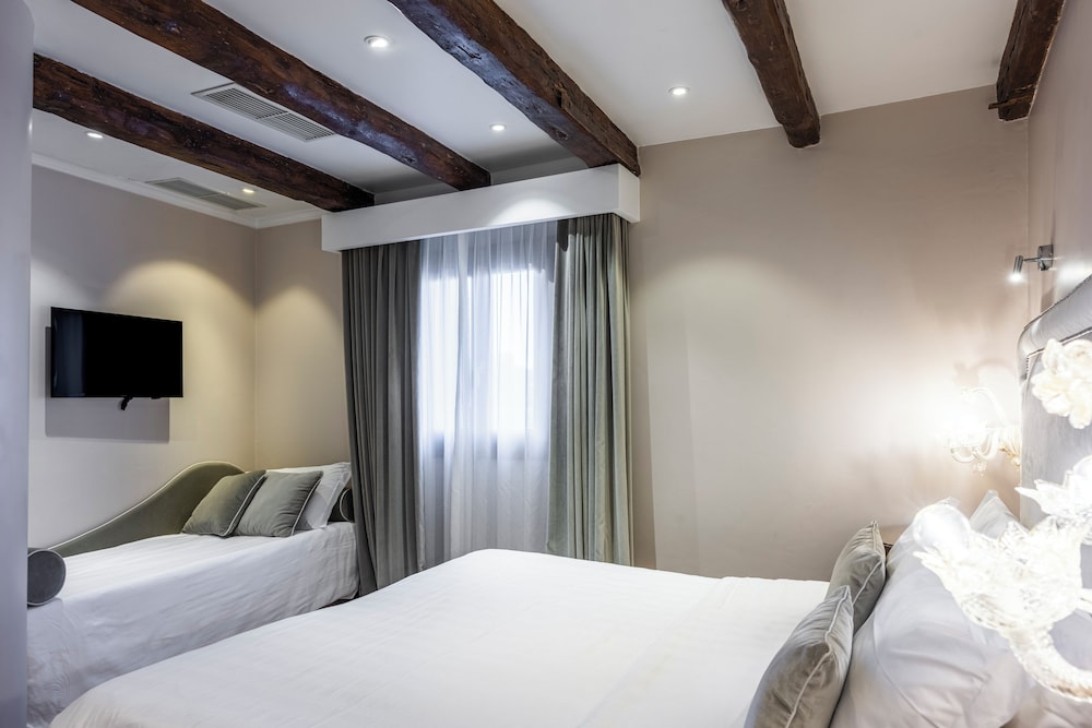 Deluxe Triple Room photo 2