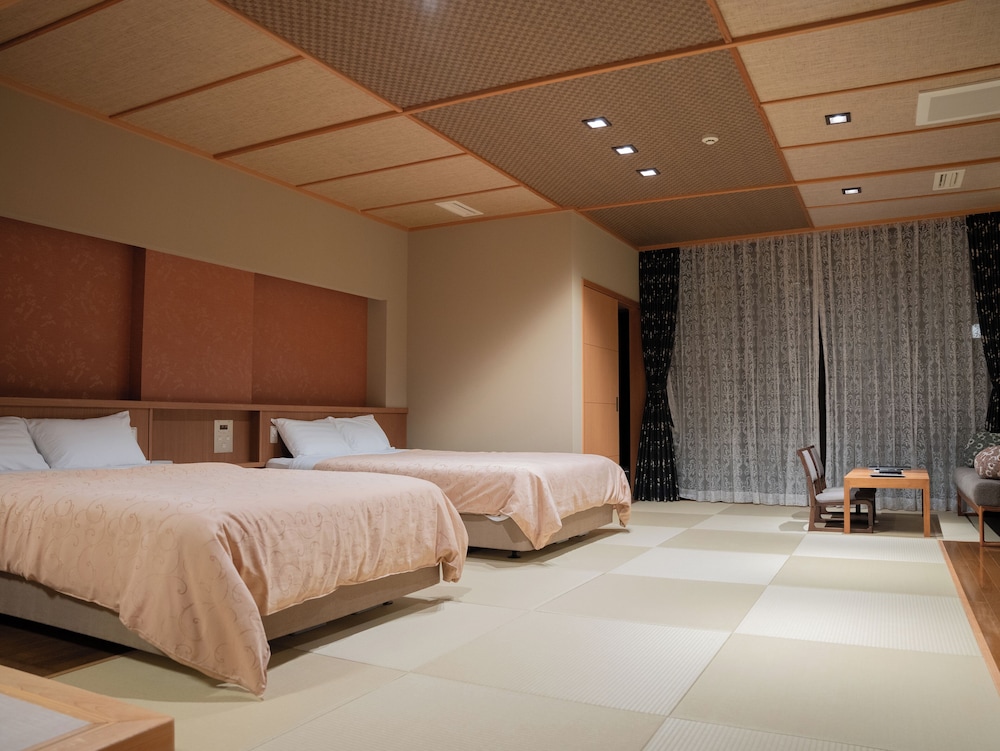Japanese Western Style Room with Open-air bath - Photo 1