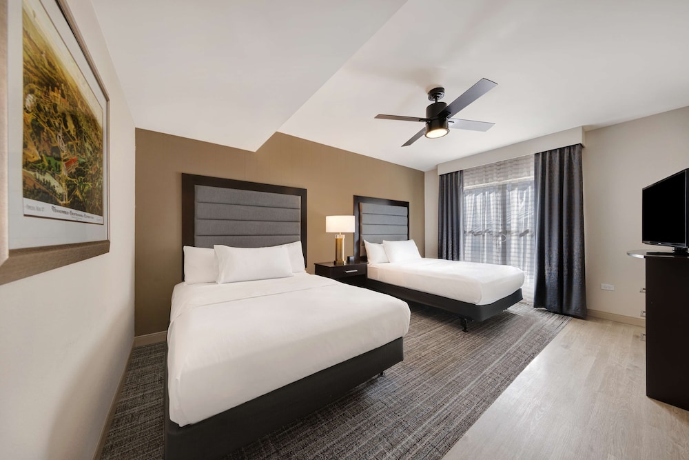Suite, 2 Queen Beds, Non Smoking (Large)