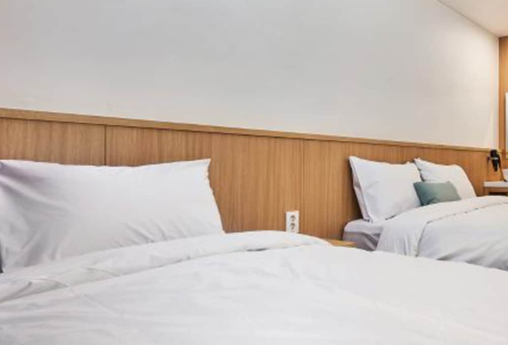 Deluxe Twin Room, Sea View - Photo 2