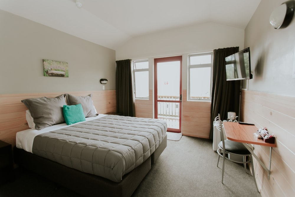 Queen Ensuite Chalet photo 1