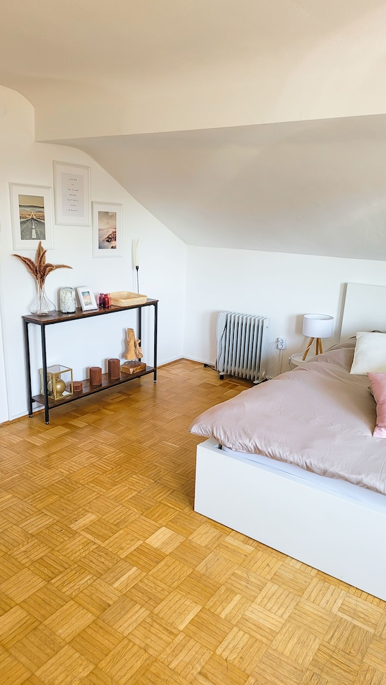 Basic Condo photo 2