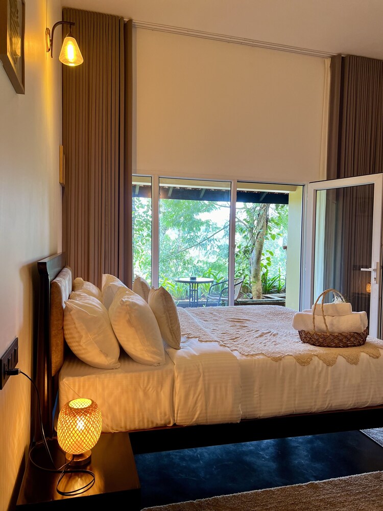 Classic Double Room, Balcony photo 2