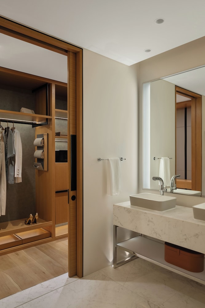 Waking Eclipse One Bedroom Suite - Resort View