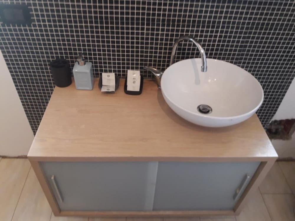 Economy Triple Room, Shared Bathroom, Canal View photo 3