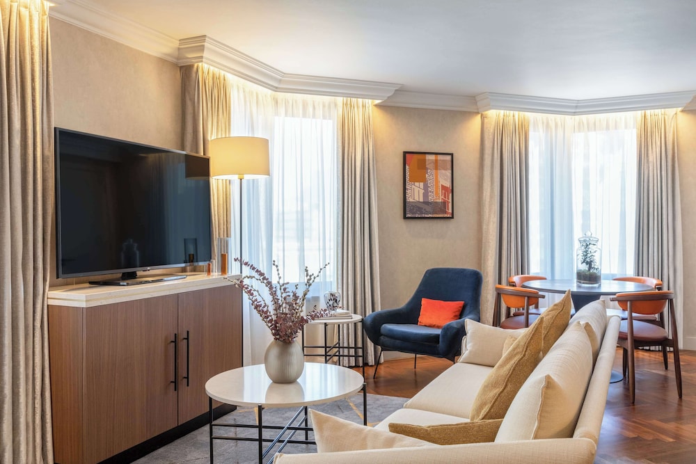 Suite (Octagon)