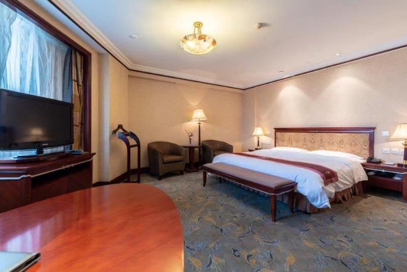 Deluxe King Room photo 3