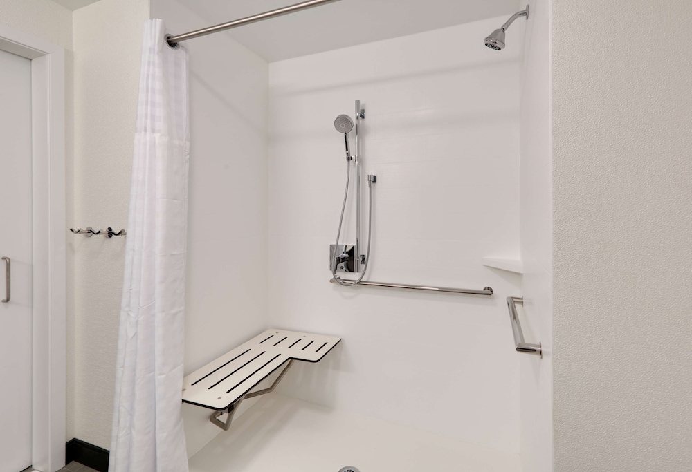 Suite, 2 Queen Beds, Accessible (3x3 Shower)