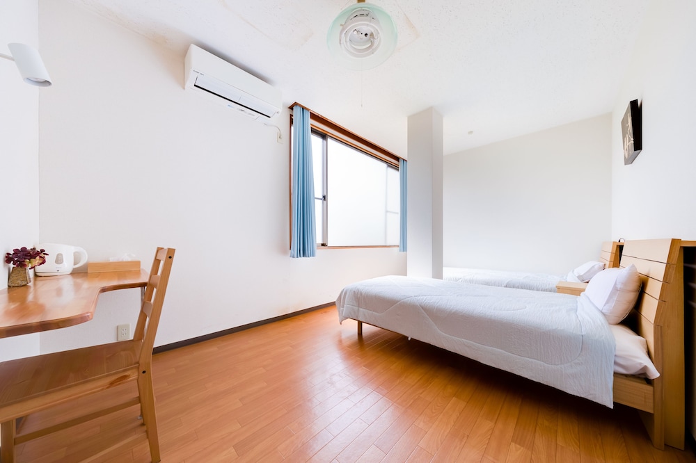 Standard Twin Room photo 2