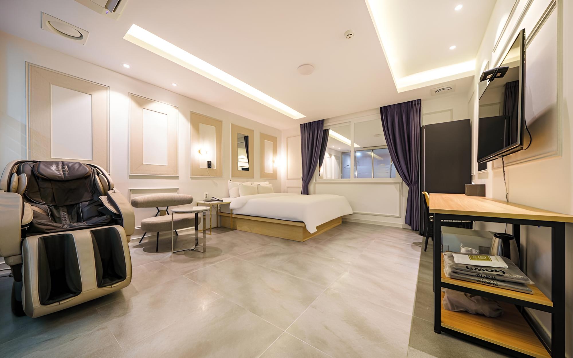 Room (Suite (Styler Netflix Bathtub)) - Photo 4