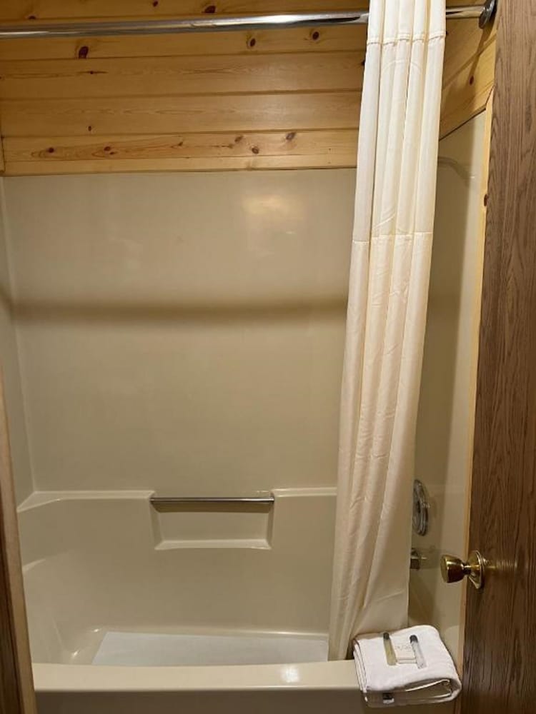 Deluxe Room, 1 King Bed, Lake View photo 2