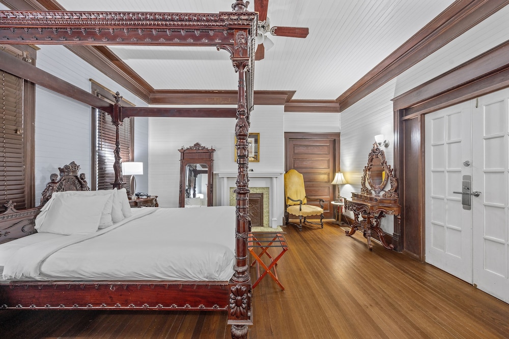 Suite, 1 King Bed, Non Smoking photo 3