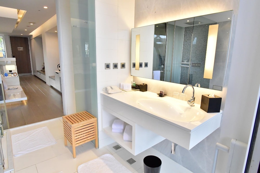 Seashore Honeymoon Suite - Photo 11